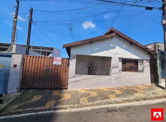 Casa à venda no Centro de Santa Bárbara d'Oeste com 2 quartos, sendo 1 banheiro social e 4 vagas de garagem