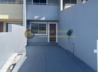 Sobrado para Venda em Palhoça, Bela Vista, 2 dormitórios, 2 banheiros, 2 vagas