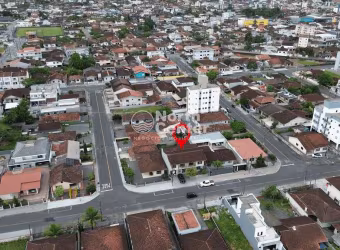 Sobrado à venda, com sala comercial, Iririú, Joinville, SC,  ACEITA PERMUTA POR CASA em Baln. Barra
