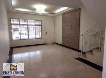 Sobrado com 3 dormitórios (suíte), sala 2 ambientes, copa e cozinha ampla, quintal lateral. Excelente localização, próximo a Praça São João Batista.
