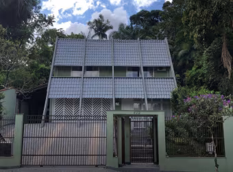 Casa para Venda em Joinville, América, 3 dormitórios, 1 suíte, 4 banheiros, 3 vagas