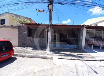 EXCELENTE CASA DE MÉDIO PADRÃO A VENDA NO BAIRRO SUIÇA, LADO SOMBRA PREDOMINANTE.
