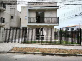 Sobrado de esquina com amplo espaço de terreno no Tatuquara
