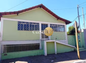 Casa localizada no centro/ Sarzedo
