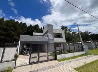 Casa com 03 quartos e pátio à venda no bairro Camobi em Santa Maria, pertinho da UFSM.