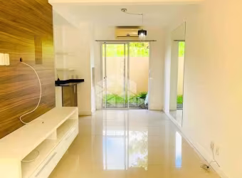 Casa em condomínio á venda , de 2 dormitórios, semi mobiliado,pátio nos fundos . Aceita FGTS e financiamento , ao lado  Park Shopping.
