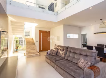 Casa/Sobrado 3 dormitórios, 1 suíte, com 200m2, piscina, área gourmet, no Mont Serrat em Canoas. Aceita FGTS e pode ser financiado