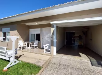 Viva o melhor de Capão Novo: Casa 3 quartos com suíte, lazer e tranquilidade para toda a família!