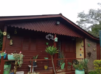 SITIO de  1000m2, Casa  construída com 2  dormitórios, sala ,cozinha e banheiro.