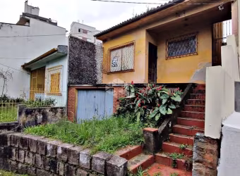 Terreno em excelente localização do Petrópolis, com 211m²