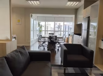 Sala comercial mobiliada com 62,12 m², 1 vaga de garagem. Centro Florianópolis SC