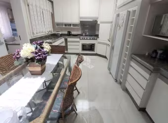 Apartamento de 03 dormitórios central!