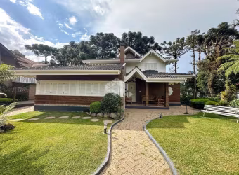 Casa 4 dormitórios, 259m², 2 vagas, no Planalto, bairro nobre de Gramado