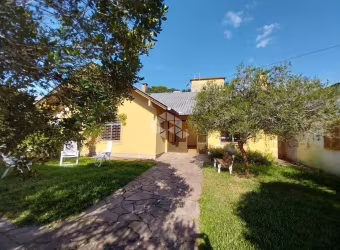 Casa à venda com 3 dormitórios, 2 vagas no bairro Alegria em Guaíba