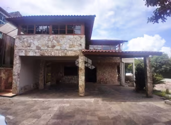 Casa/sobrado à venda, 510m², 5 dormitórios sendo 3 suítes, 5 vagas, bairro Vila Nova, Porto Alegre/RS