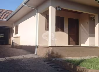 CASA COM TRÊS DORMÍTÓRIOS