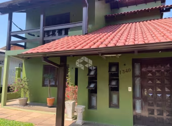 Bela residência com 3 dormitórios (1 suíte)