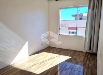 Apartamento de 2 dormitórios em andar e bem iluminado entre os bairros Tristeza e Camaquã,