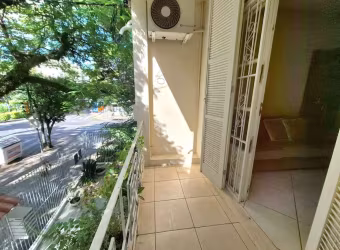 Excelente apartamento com três dormitórios e ampla sacada