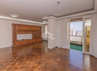Apartamento na Duque andar alto, 03 dormitórios, junto à Catedral