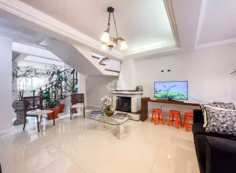 Casa completa no bairro Cristal em Porto Alegre: 4 dormitórios, área gourmet e piscina privativa