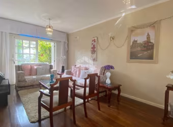 Casa de 04 dormitórios e 02 vagas com 250m² no bairro Partenon em Poa.