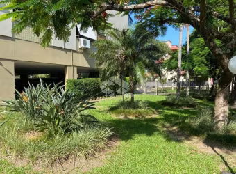 Apartamento à venda, 2 dormitórios e uma vaga de garagem, no bairro Cristal, zona sul