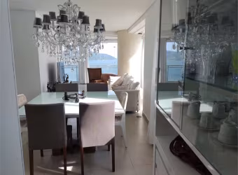 Apartamento em condomínio a beira-mar com serviços exclusivos.