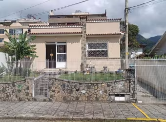 Casa para Venda em Teresópolis, Alto, 5 dormitórios, 2 suítes, 4 banheiros, 7 vagas