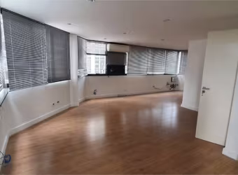 Na melhor localização de São Paulo! Sala comercial na Av. Angélica.