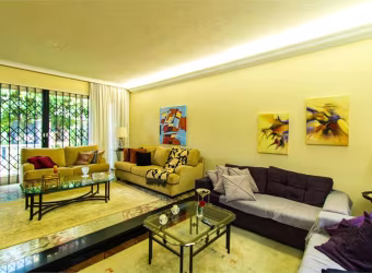 Casa para venda na Vila Mariana 3 suítes Rua tranquila