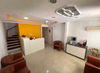 Sobrado Residencial e Comercial no melhor de Moema, em frente ao Shopping Ibirapuera. Raridade!