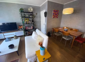 Apartamento reformado a venda em Moema, com 85 m2, sala ampliada, 2 dormitórios e 1 vaga