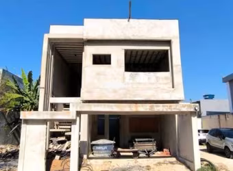 EXCELENTE CASA DUPLEX CONTEMPORÂNEA EM FASE AVANÇADA DE CONSTRUÇÃO