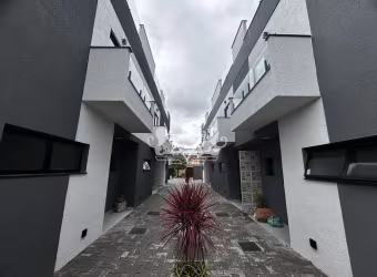 Sobrado tipo Triplex no bairro Capricórnio I distante 300 metros da praia