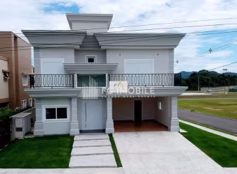 Casa com 3 suítes e 4 vagas, à venda no condomínio Caledônia em Camboriú/SC