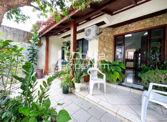 Sobrado Espaçoso com Quintal e Quiosque no Bairro Nações, Bal. Camboriú