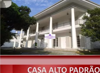 Belíssima casa de alto padrão, em estilo Neoclássico numa das regiões mais desejadas de São Paulo