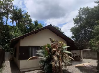 Casa com 03 dormitórios para vender, bairro Vila Nova
