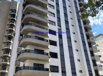 Apartamento  220m², 04 dormitórios  (sendo 03 suítes), 04 banheiros e 4 vagas de garagem.  Condomínio com portaria, segurança, piscina, salão de festa