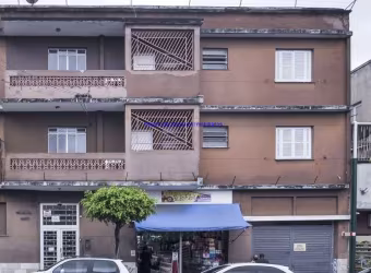 Apartamento 80m², 01 dormitório e 01 banheiro.   Condomínio com portaria e segurança 24hrs.  Excelente localização.