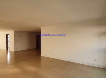 Apartamento 256m², 03 dormitórios (sendo 01 suíte), 03 banheiros e 03 vagas na garagem.  Condomínio com portaria, segurança 24hrs, salão de festa.