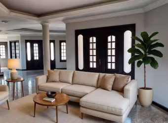 CASA DE 2 PAVIMENTOS EM CONDOMÍNIO FECHADO! ÁREA DE 510M². 02 VAGAS DE GARAGEM.