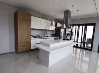 Casa em condomínio fechado de alto padrão com lazer, estuda propostas.