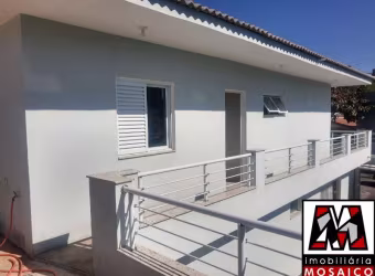 Vende ou permuta casa em local privilegiado, de fácil acesso, aceita permuta.