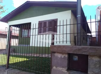 Terreno com 02 casas de alvenaria. Casa da frente com 03 dormitórios, sala, cozinha, banheiro, área de serviço e garagem. Casa dos fundos com 01 dormitório, sala e cozinha conjugada, banheiro e área d
