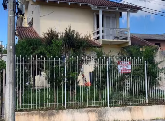 Ótima casa no Bairro Fátima!!  Conta com 03 dormitórios (sendo 01 com sacada), sala para 02 ambientes, cozinha, churrasqueira, área de serviço, banheiro social, 02 vagas de garagem e 01 vaga de estaci