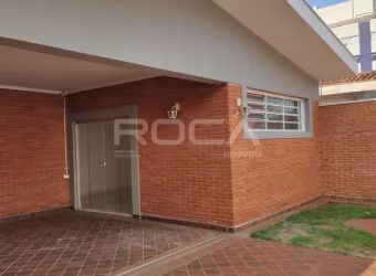 Casa térrea à venda com 3 dormitórios no bairro Jardim Macedo em Ribeirão Preto.
