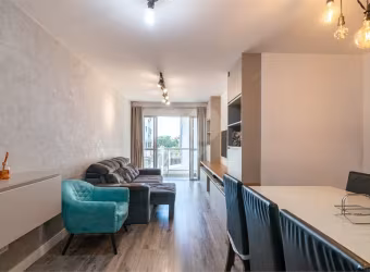 Lindo apartamento reformado com 3 Quartos sendo 1 suíte e Sacada
