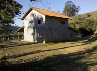 Sítio à venda de 300m² | 04 dormitórios e 02 banheiros | Altos de Santana - São José dos Campos |